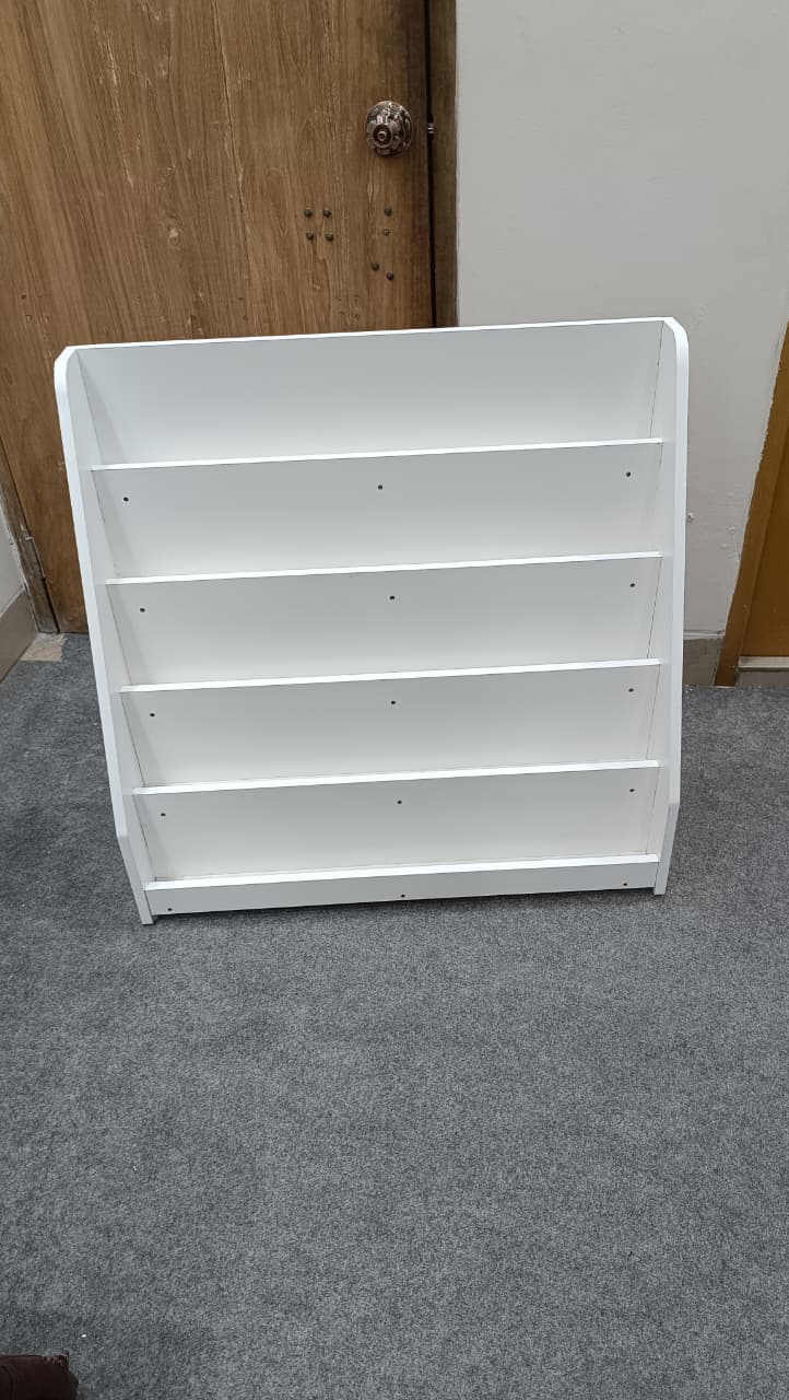 Baby Montessori bookshelf made by Board